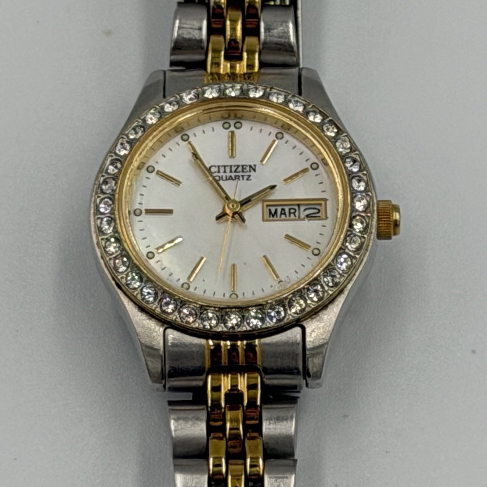 Vintage Citizen Ladies Two Tone Gold Silver Swarovski Date Dial Watch
